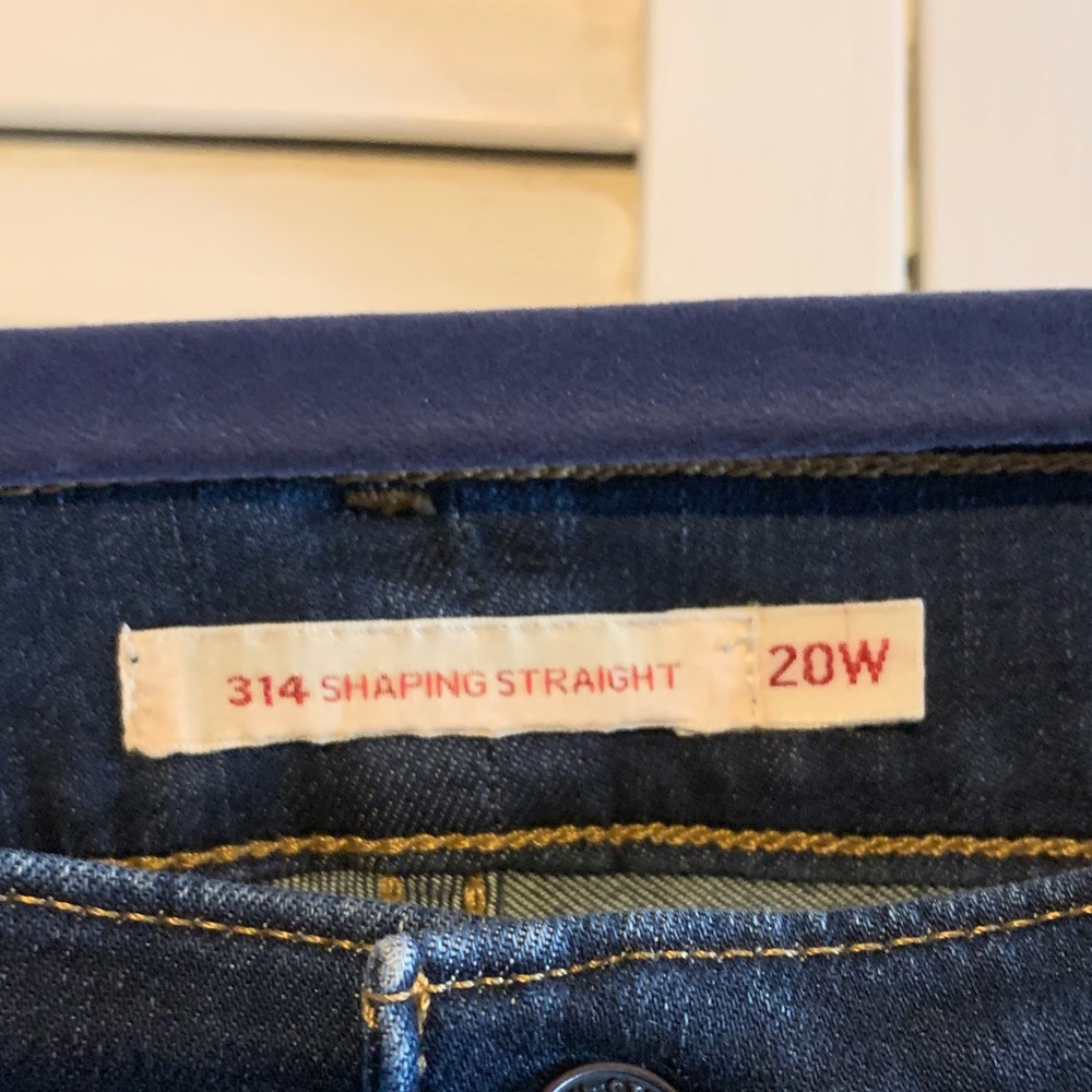 Women’s Dark Blue Levi Jeans - Picture 2 of 6
